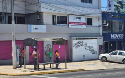 Vandalizan oficinas del INE y el PRI en Xalapa