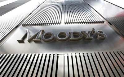 Moody’s rebaja calificación crediticia de Estados Unidos; refleja aumento de su deuda pública