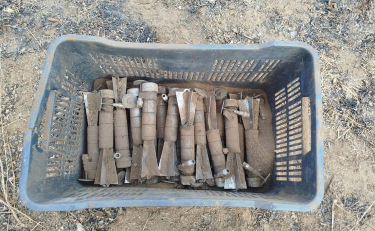 Ejército desactiva 22 explosivos y desmantela campamento criminal; hallan armas y químicos en el sur de Sinaloa