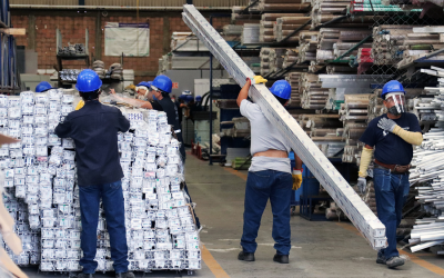 Baja producción industrial un 0.7% en primer trimestre de 2025: Inegi