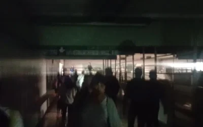 Reportan apagón y caos en la Línea B del Metro