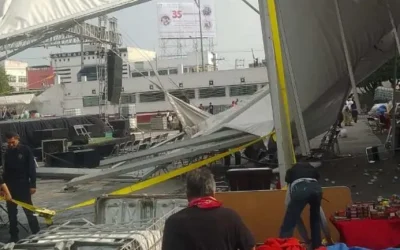 Fuerte viento derriba estructura en feria del libro de Neza; hay 5 lesionados