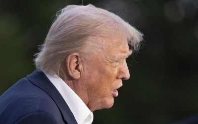 Trump advierte a Putin que “está jugando con fuego” al atacar a Ucrania