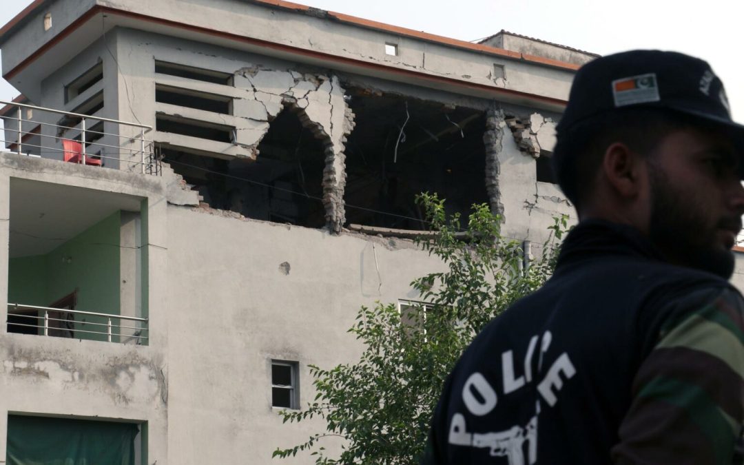 La peor escalada entre India y Pakistán en décadas causa una treintena de muertos