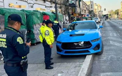 Detienen a conductora ebria tras impactar su Mustang en calles de la CDMX