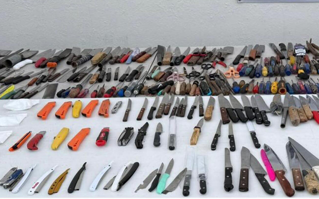 Decomisan armas, droga y dinero en efectivo en penal de Aguaruto, Culiacán