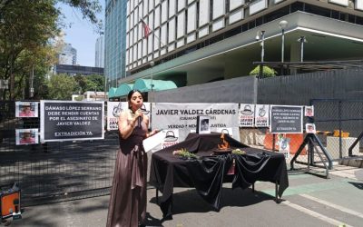 Protestan en la Embajada de EE.UU. en México a 8 años del crimen del periodista Javier Valdez