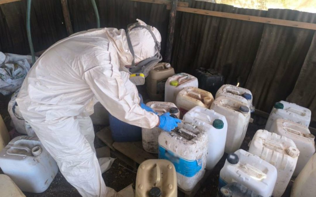 Ejército asegura en Sinaloa mil 370 litros de sustancias para elaborar metanfetamina con valor de 29 mdp