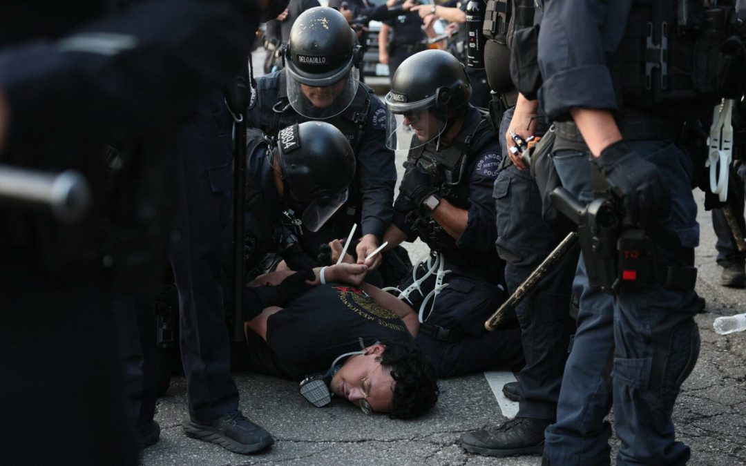 Redadas migratorias llegan a granjas californianas con agentes persiguiendo a campesinos