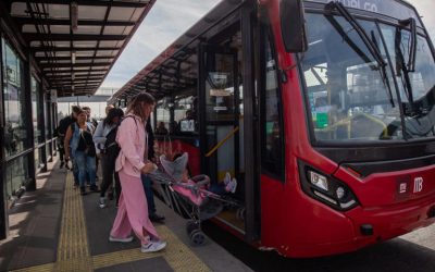Metrobús celebra su 20 aniversario con caminata