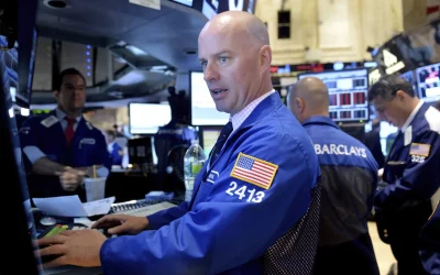 Cierra Wall Street en rojo y Tesla cae un 14%, arrastrando al S&P 500 y al Nasdaq
