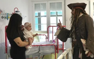 Video: Johnny Depp lleva a alegría a niños con cáncer vestido de Jack Sparrow