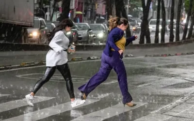 Cielo nublado, lluvias fuertes y ambiente templado: así estará el clima este jueves en CDMX