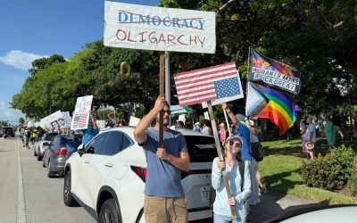 Miles de vecinos de Donald Trump van a su casa en Mar-a-Lago a gritarle “no Kings”