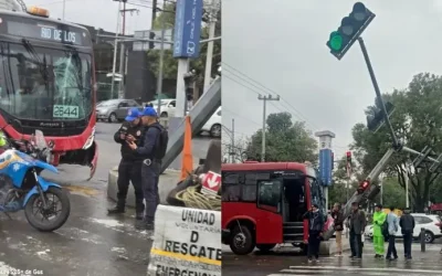 Metrobús impacta contra semáforo tras intentar evadir a motociclista en Coyoacán