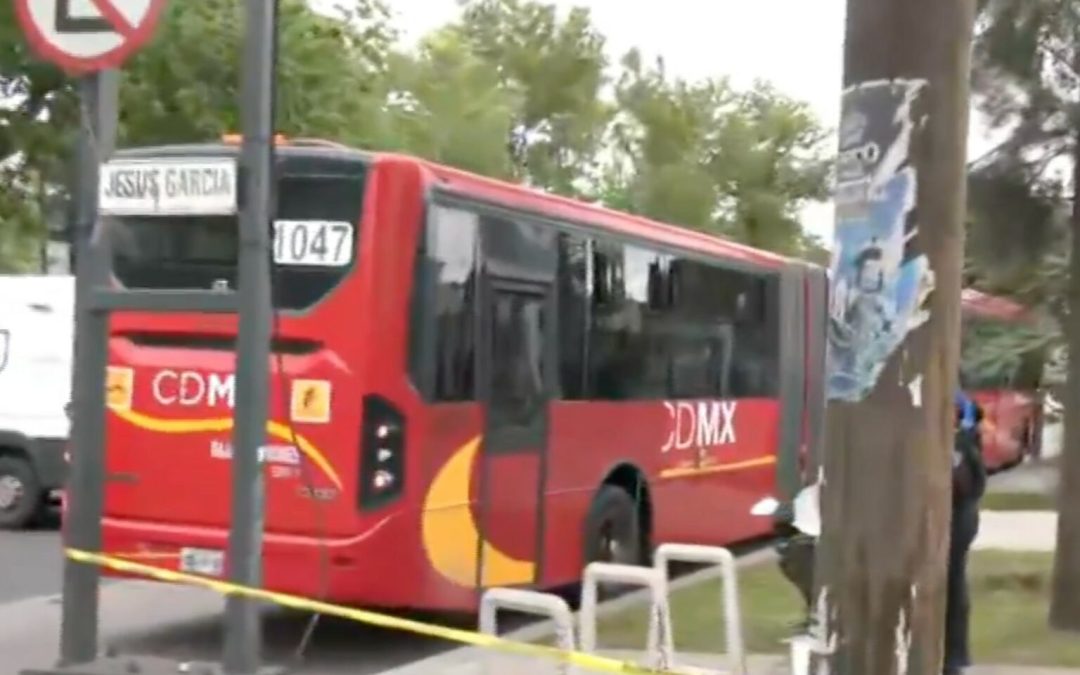 Muere hombre a bordo del Metrobús CDMX, ¿qué fue lo que pasó?