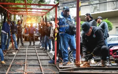 Retiran más de 50 estructuras comerciales de la vía pública en la colonia Nápoles