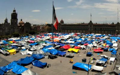 CNTE comienza con el levantamiento del plantón en el Zócalo de la CDMX