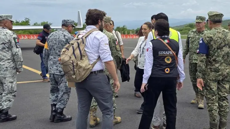 Sheinbaum sobrevuela zonas afectadas por paso de huracán ‘Erick’ en Oaxaca