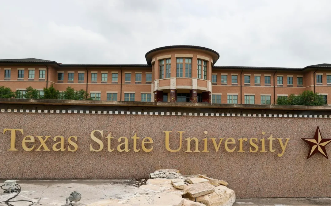 Texas ordena a sus universidades públicas identificar a estudiantes indocumentados