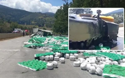Volcadura de tráiler causa cierre total en la autopista México-Puebla