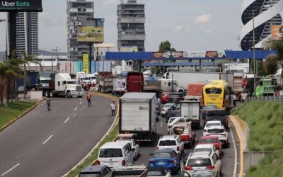 Transportistas protagonizan bloqueos en Puebla por ola de robo y violencia en carreteras