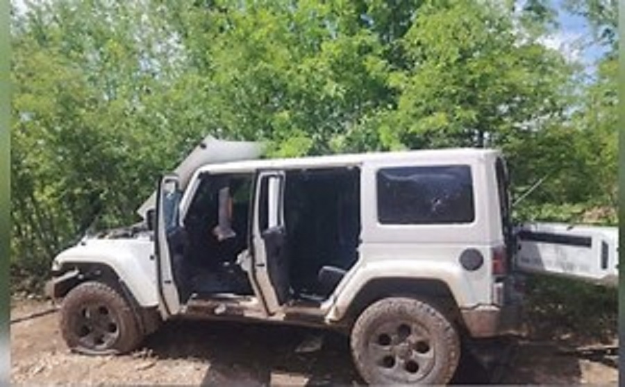 Localizan 4 vehículos abandonados con equipo táctico en Culiacán y Cósala; aseguran 5 maquinas tragamonedas