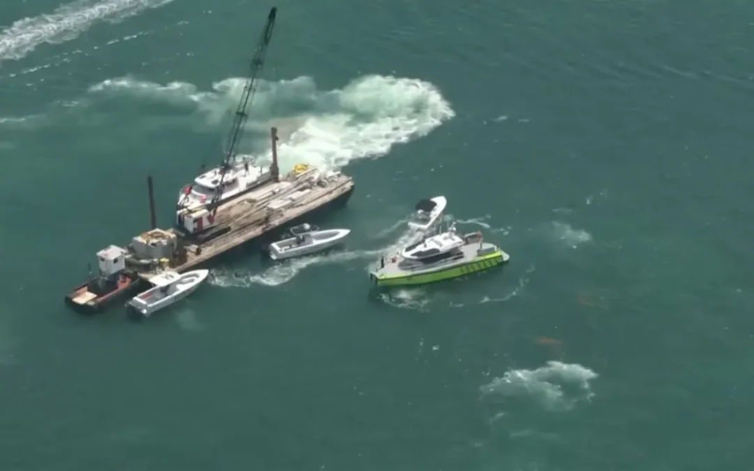 Choque de velero con barcaza en Miami deja dos niños muertos