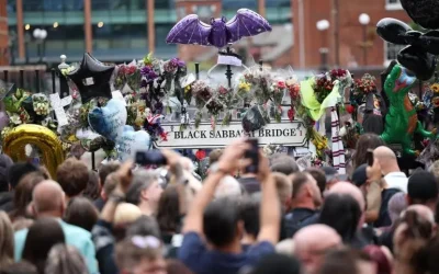 Birmingham se despide de Ozzy Osbourne con un emotivo y multitudinario cortejo fúnebre