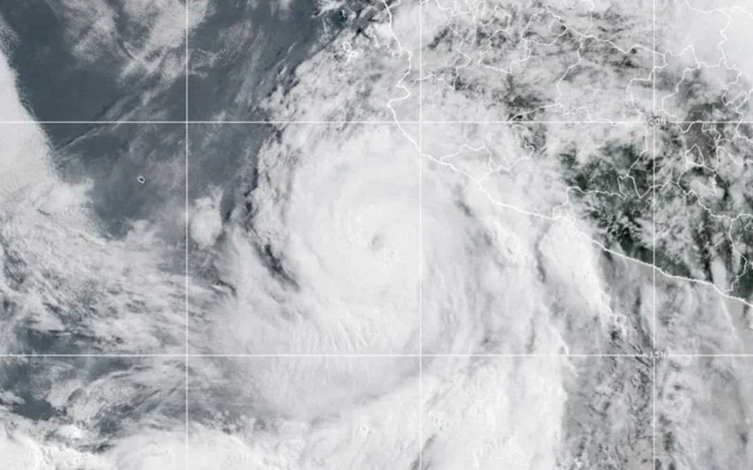 ‘Flossie’ ya es huracán categoría 2; alerta en costas de Jalisco, Colima, Guerrero y Michoacán