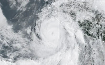 ‘Flossie’ ya es huracán categoría 2; alerta en costas de Jalisco, Colima, Guerrero y Michoacán