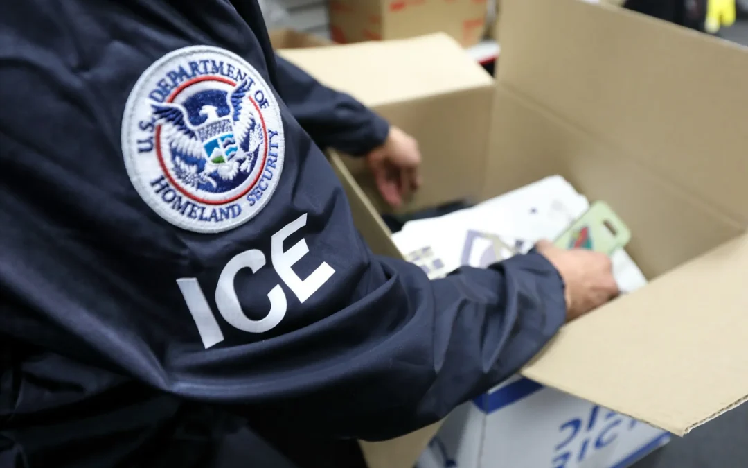Gobierno de EE.UU. ordena colocar una tobillera electrónica a más de 180 mil migrantes