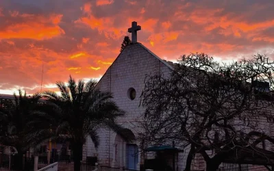 Israel “lamenta daños y víctimas” por ataque a la Sagrada Familia de Gaza