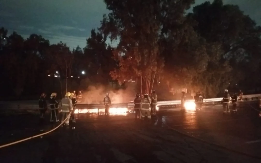 Reabren autopista México-Pachuca tras volcadura de pipa