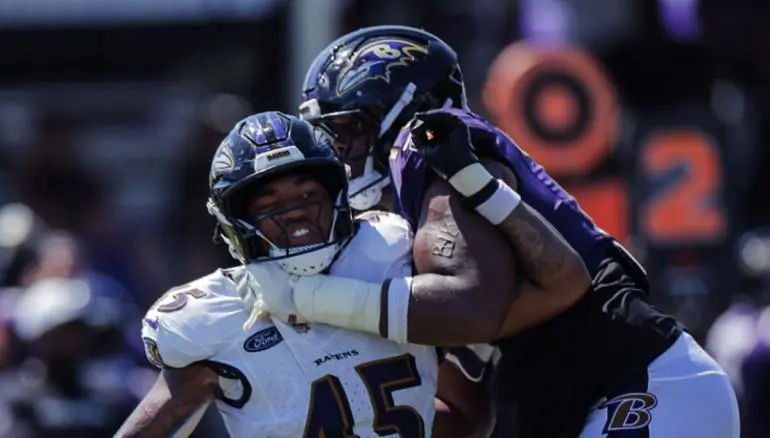 Jugadores de los Ravens piden clases de natación a Michael Phepls