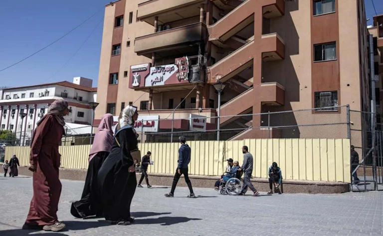 Israel ataca con dron hospital en Gaza; mueren 20 personas, incluidos periodistas de AP, Reuters y Al Jazeera