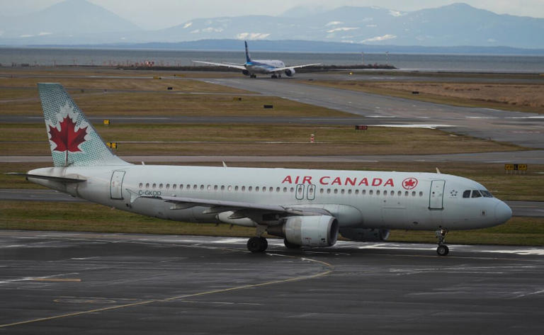 Air Canada suspende todos sus vuelos por huelga de auxiliares de cabina; afectará a unos 130 mil viajeros, prevén