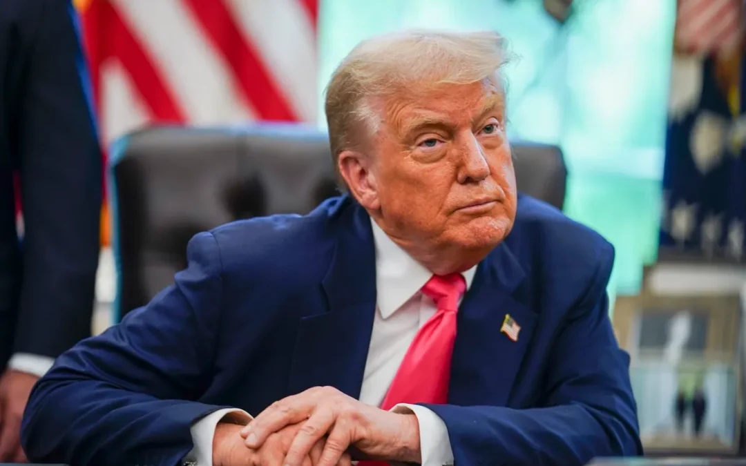 Viaja Trump a la cumbre con Putin en Alaska acompañado de la cúpula de su Gabinete
