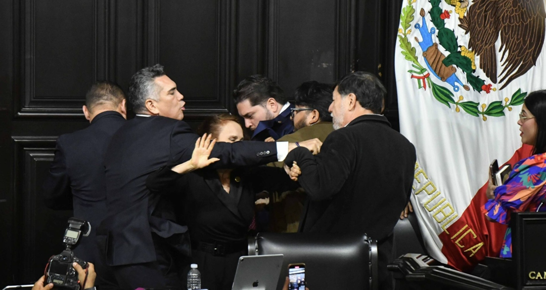 “Alito” y Noroña se enfrentan a golpes en sesión de la Comisión Permanente