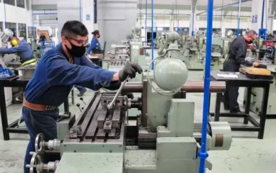Producción industrial se contrae a tasa anual 0.4% en junio: Inegi