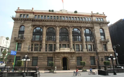 Anticipa Banxico que analizará en adelante más recortes a la tasa de interés