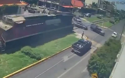 Maquinista se entrega a la Policía tras 45 horas del choque de locomotora en Irapuato