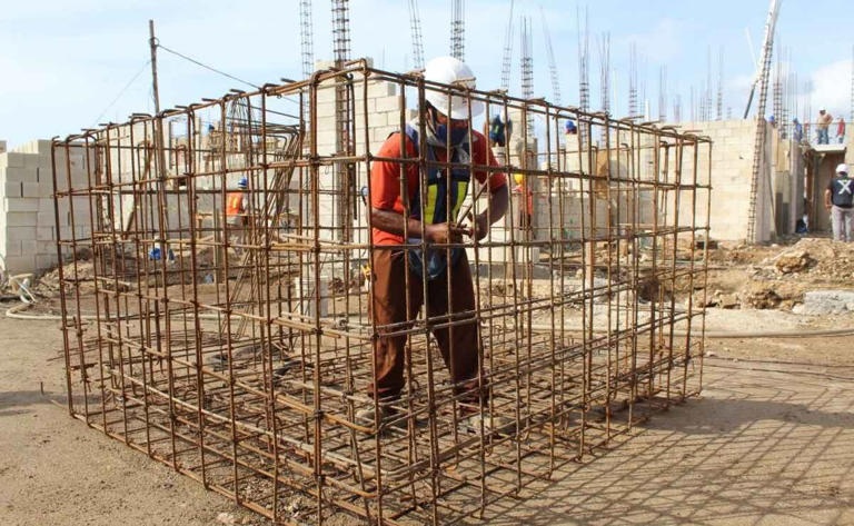 Construcción en México sube 0.9%; edificación y transporte impulsan el sector