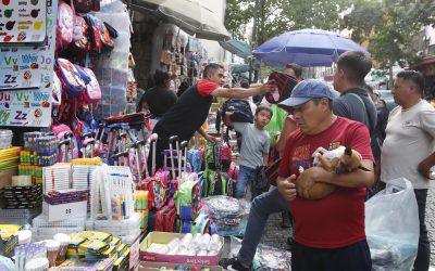 Regreso a clases 2025: ¿cuánto dinero da el Gobierno para uniformes y útiles escolares?