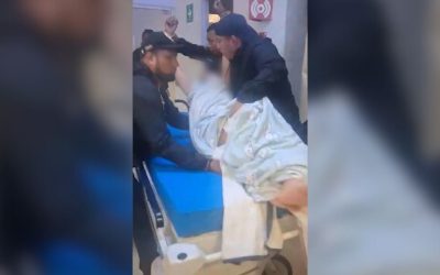 Policías de la CDMX rescatan a adolescente de incendio en su casa
