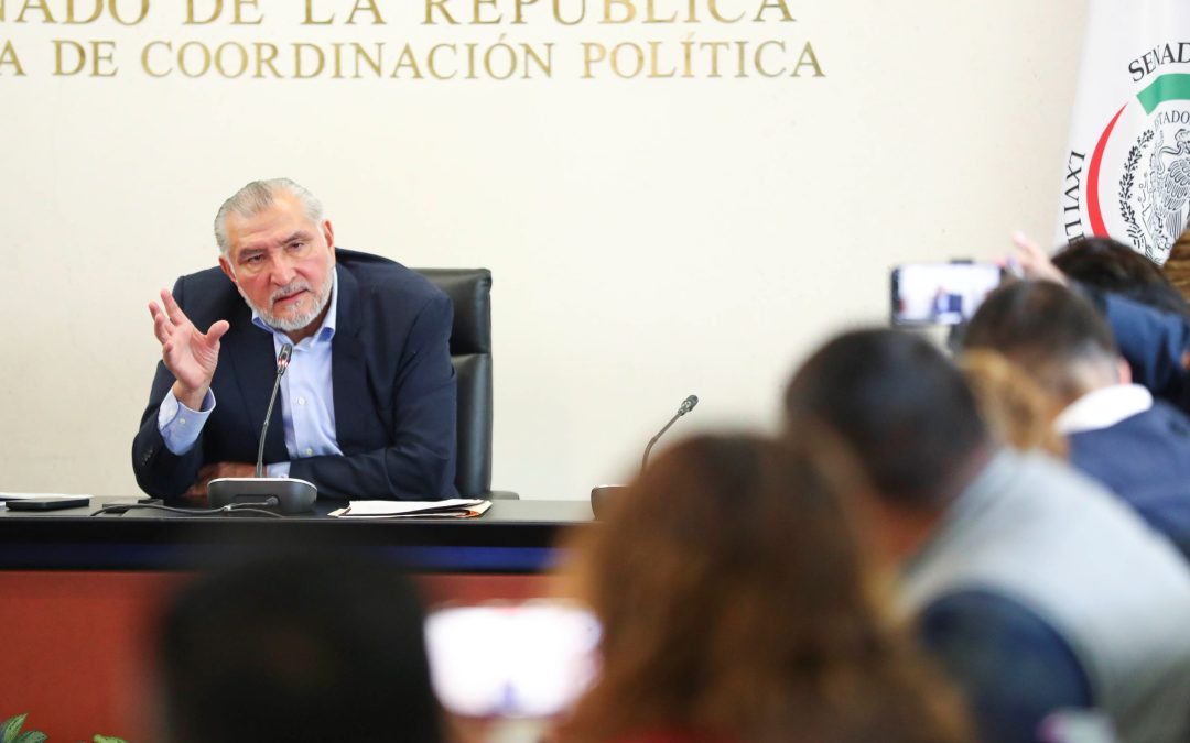 Cómo ciudadano, político y funcionario impoluto el Sen. Adán Augusto López se hace ver en conferencia de Prensa.