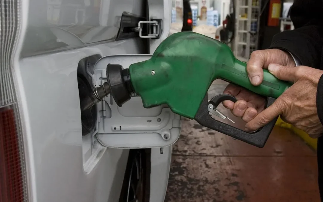 Denuncian a estaciones de gasolina por vender litros incompletos