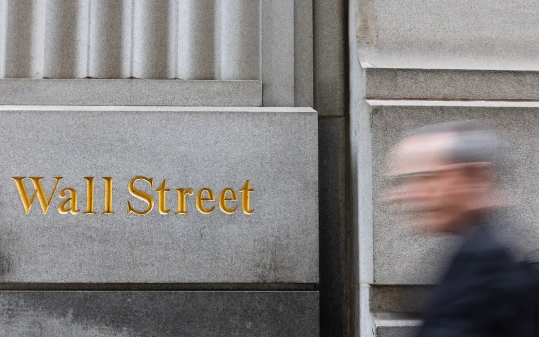 Cierra Wall Street verde y el Dow marca un récord entre optimismo por una bajada de tipos