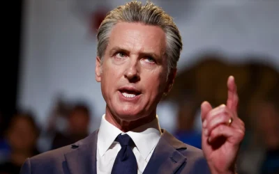 Aprueba California proyecto de ley que prohíbe que agentes en servicio se cubran el rostro