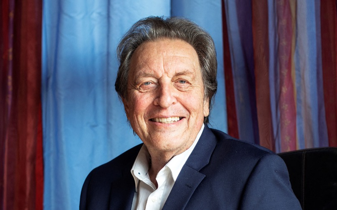 Padre de Elon Musk acusado de abuso sexual infantil contra cinco familiares: NYT